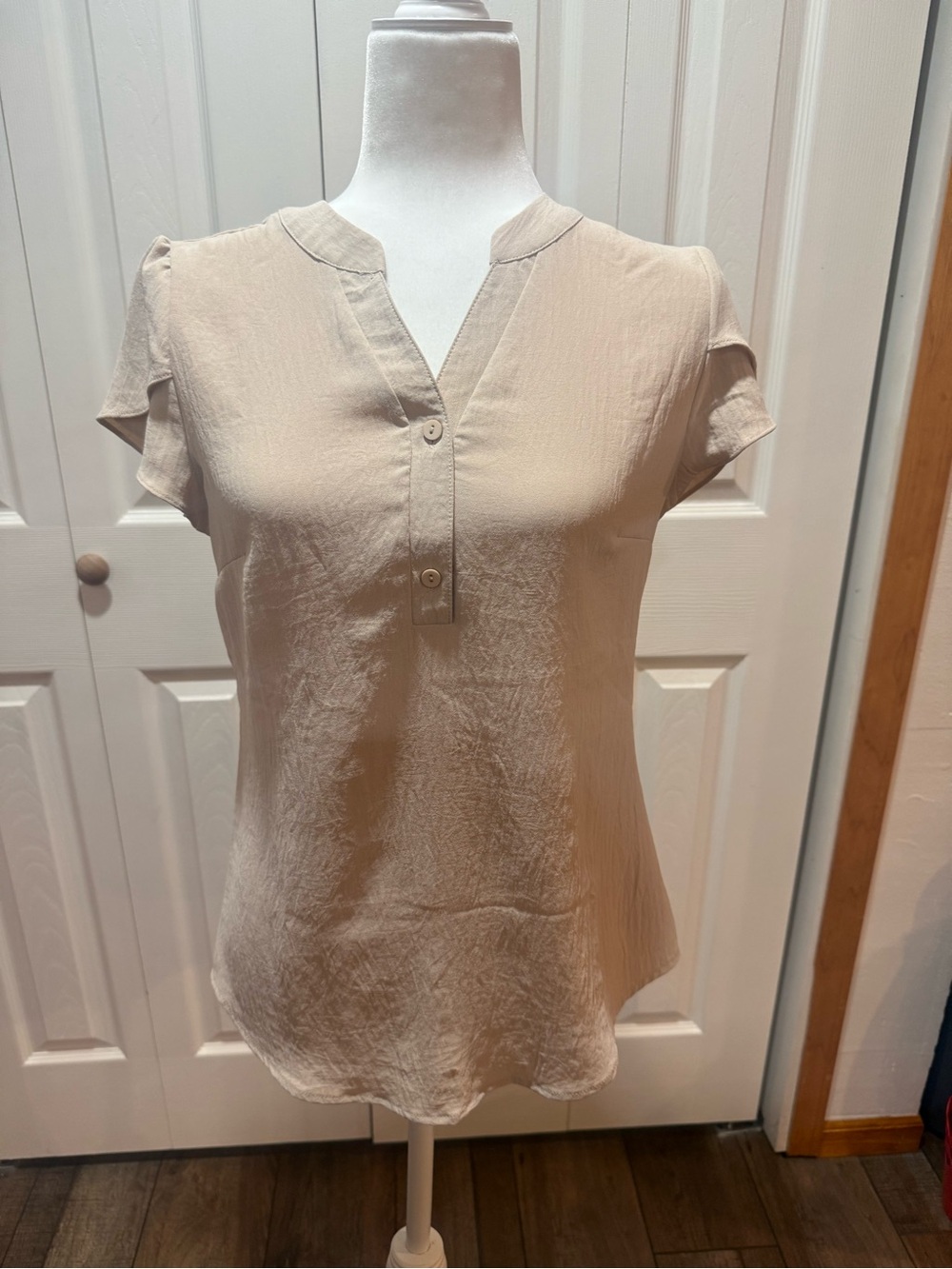 Women's Neutral Beige Short Sleeve Notch V-Neck Top